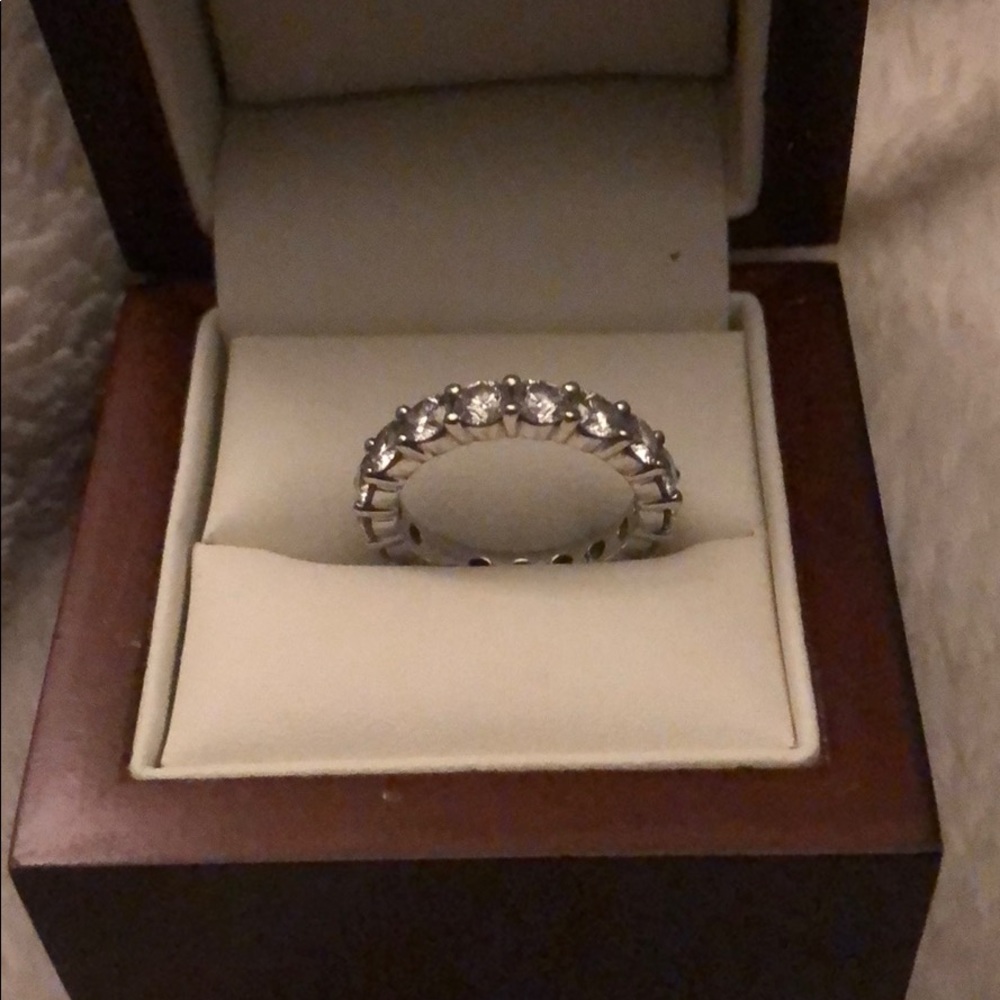 3.00ct Platinum diamond eternity band - Picture 2 of 5